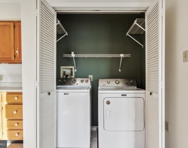 1232 Lakeview Drive - Photo Thumbnail 9