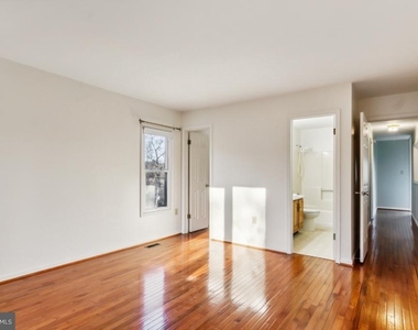 1232 Lakeview Drive - Photo Thumbnail 17