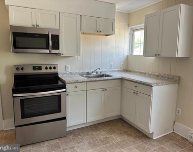 1605 Apt. B Charles Street - Photo Thumbnail 3