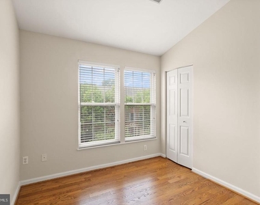917 Rolfe Place - Photo Thumbnail 40
