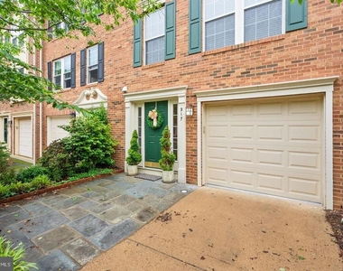 917 Rolfe Place - Photo Thumbnail 12