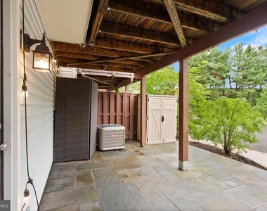 917 Rolfe Place - Photo Thumbnail 54
