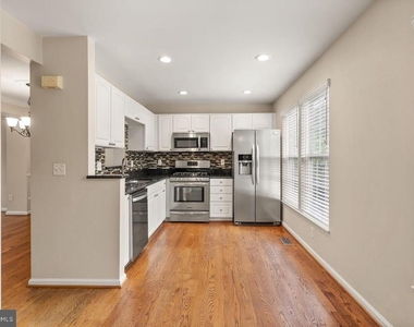 917 Rolfe Place - Photo Thumbnail 27