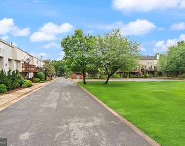 917 Rolfe Place - Photo Thumbnail 58