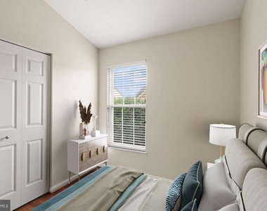 917 Rolfe Place - Photo Thumbnail 10