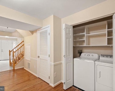 917 Rolfe Place - Photo Thumbnail 50