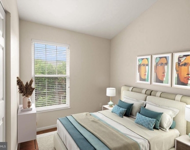 917 Rolfe Place - Photo Thumbnail 9