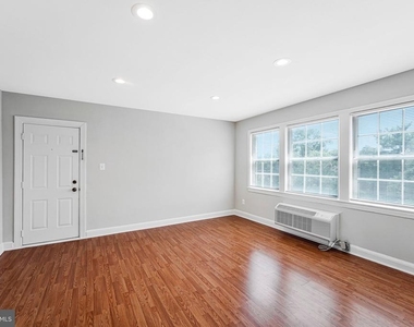 1808 W Abingdon Drive - Photo Thumbnail 7