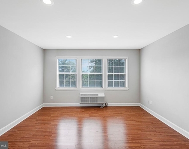 1808 W Abingdon Drive - Photo Thumbnail 9