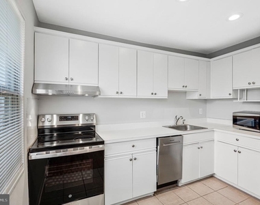 1808 W Abingdon Drive - Photo Thumbnail 11