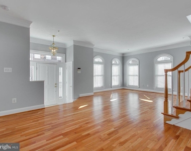 25 Alexander Street - Photo Thumbnail 4
