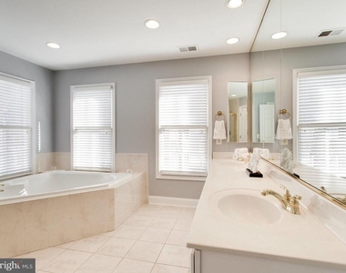25 Alexander Street - Photo Thumbnail 12