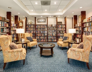 900 N Taylor Street - Photo Thumbnail 9