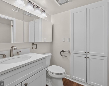 900 N Taylor Street - Photo Thumbnail 27