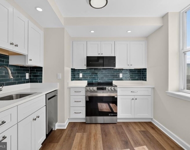 900 N Taylor Street - Photo Thumbnail 24