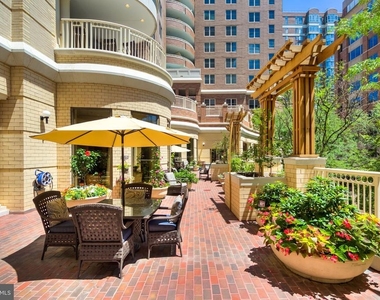 900 N Taylor Street - Photo Thumbnail 21