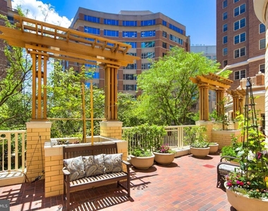 900 N Taylor Street - Photo Thumbnail 17