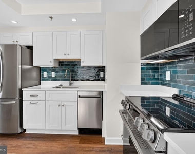 900 N Taylor Street - Photo Thumbnail 23
