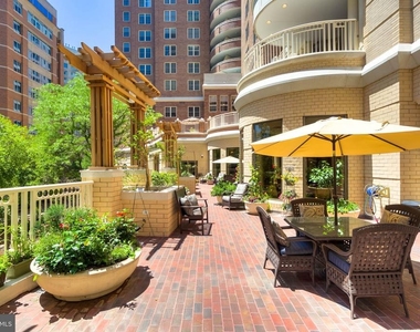 900 N Taylor Street - Photo Thumbnail 16