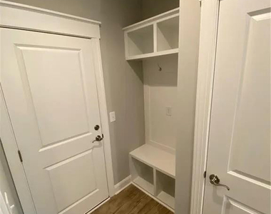735 Blue Bird Drive - Photo Thumbnail 6