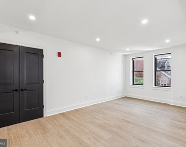 135 S 19th Street - Photo Thumbnail 3