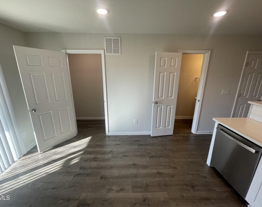 1007 Peony Lane - Photo Thumbnail 4