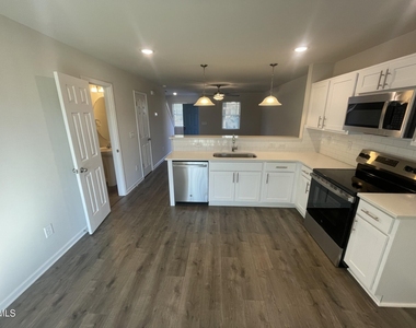 1007 Peony Lane - Photo Thumbnail 5