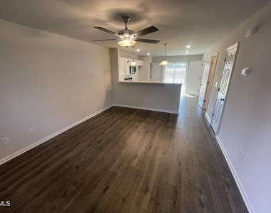 1007 Peony Lane - Photo Thumbnail 2