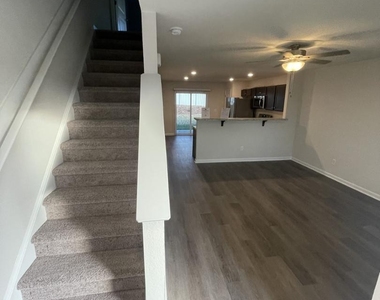 1022 Peony Lane - Photo Thumbnail 5