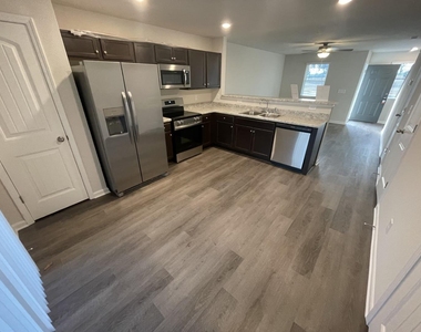 1022 Peony Lane - Photo Thumbnail 6