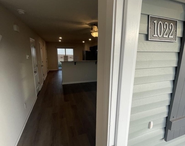 1022 Peony Lane - Photo Thumbnail 2