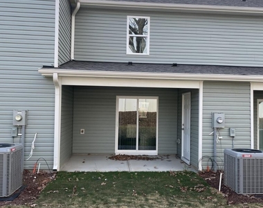 1022 Peony Lane - Photo Thumbnail 8