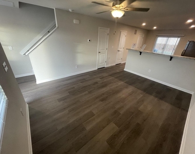 1022 Peony Lane - Photo Thumbnail 4