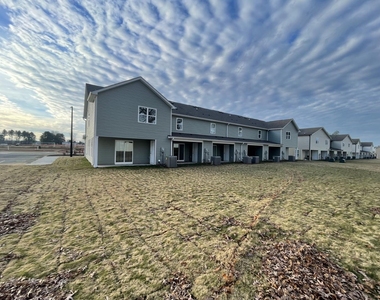 1022 Peony Lane - Photo Thumbnail 7