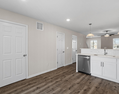1025 Peony Lane - Photo Thumbnail 9