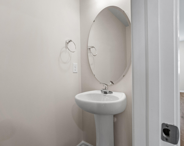 1025 Peony Lane - Photo Thumbnail 12