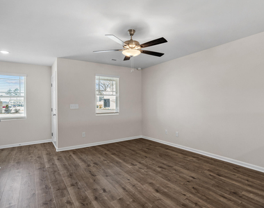1025 Peony Lane - Photo Thumbnail 3