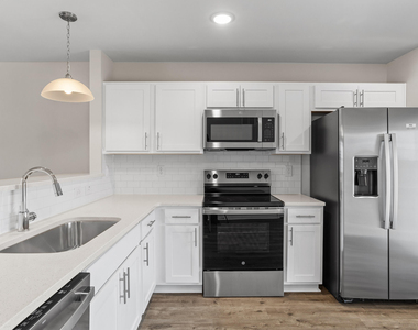 1025 Peony Lane - Photo Thumbnail 8