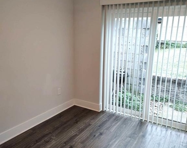 230 Wendover Street - Photo Thumbnail 9