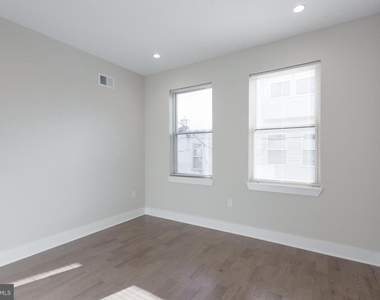 5126 Malcolm Street - Photo Thumbnail 7