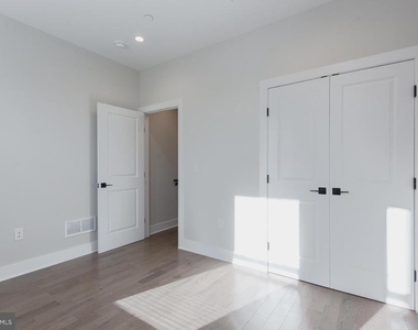 5126 Malcolm Street - Photo Thumbnail 6