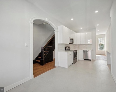 647 N 33rd Street - Photo Thumbnail 1