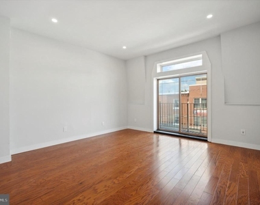 647 N 33rd Street - Photo Thumbnail 10
