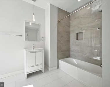 647 N 33rd Street - Photo Thumbnail 6