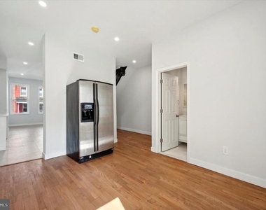 647 N 33rd Street - Photo Thumbnail 2