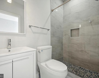 647 N 33rd Street - Photo Thumbnail 4