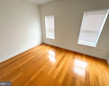 2329 S 15th Street - Photo Thumbnail 3