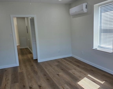 5375 Wingohocking Terrace - Photo Thumbnail 5