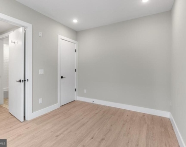 1144 Frankford Avenue - Photo Thumbnail 13