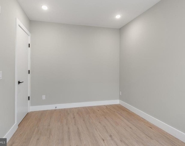 1144 Frankford Avenue - Photo Thumbnail 12